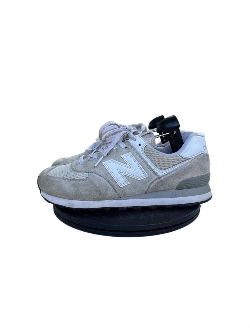 Mens New Balance 574 Suede Gray and white sneakers Shoes Running Size 8.5
